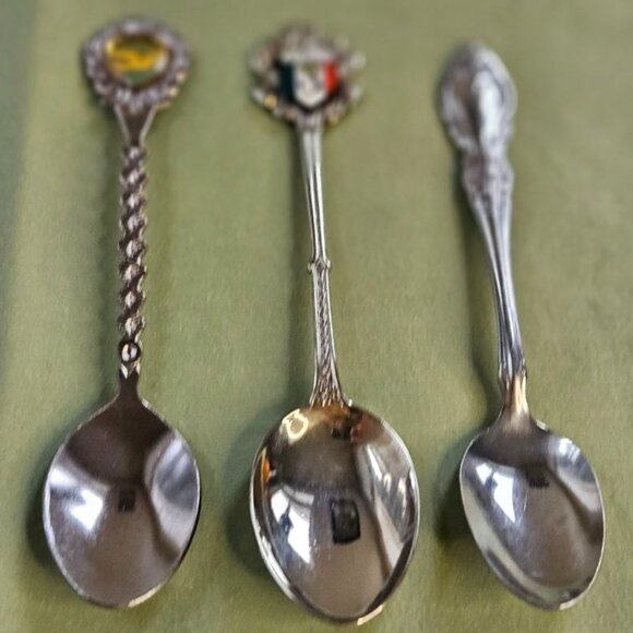 Set of 3 Vintage Souvenir & Dessert Spoons - Oregon Coast,‎ Italy and Plain - Picture 2 of 9